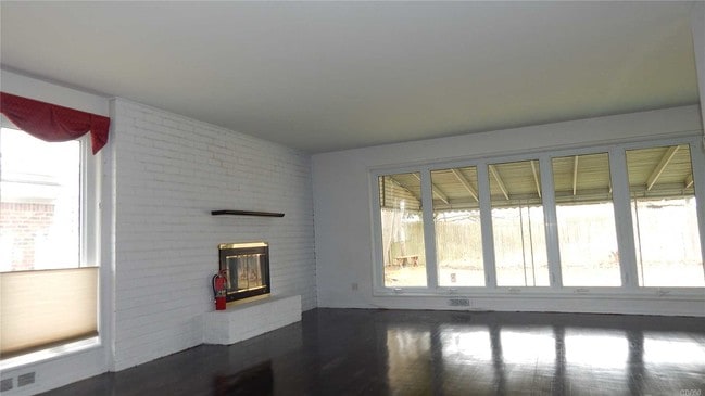 Building Photo - 76 Victor St