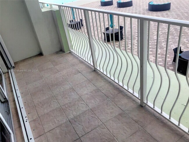 Foto del edificio - 10350 W Bay Harbor Dr