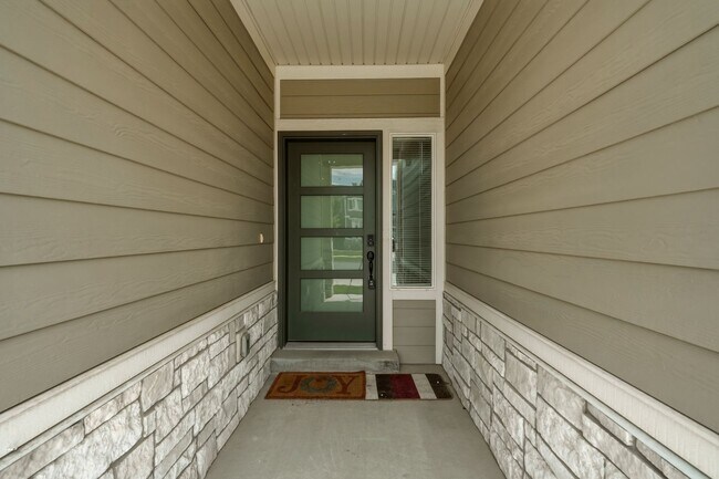 Photo - 3 Bedroom 2.5 Bathroom Townhome in Bluffdale!