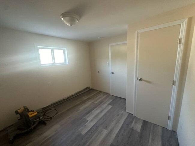 Building Photo - 1081 Hyman Ave