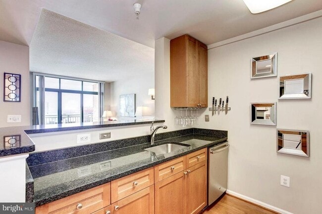 Foto del edificio - 11700 Old Georgetown Rd