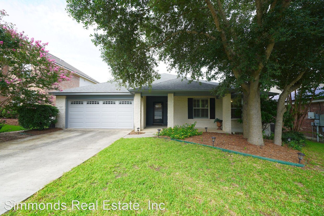 Primary Photo - 3 br, 2 bath House - 205 Summit View
