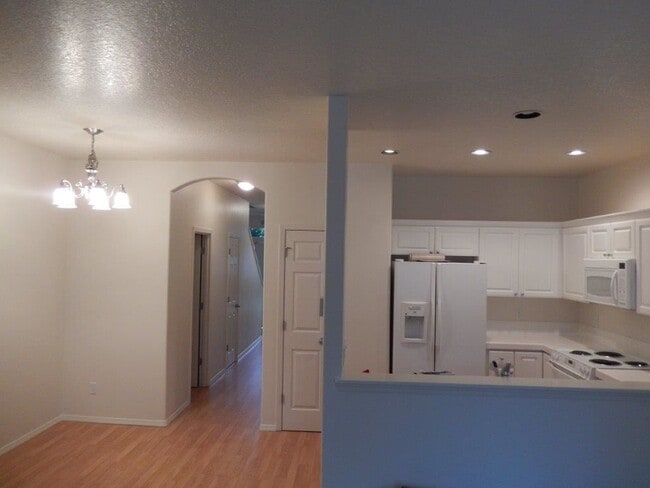 Building Photo - 3 br, 2.5 bath House - 20835 SW Skiver Street