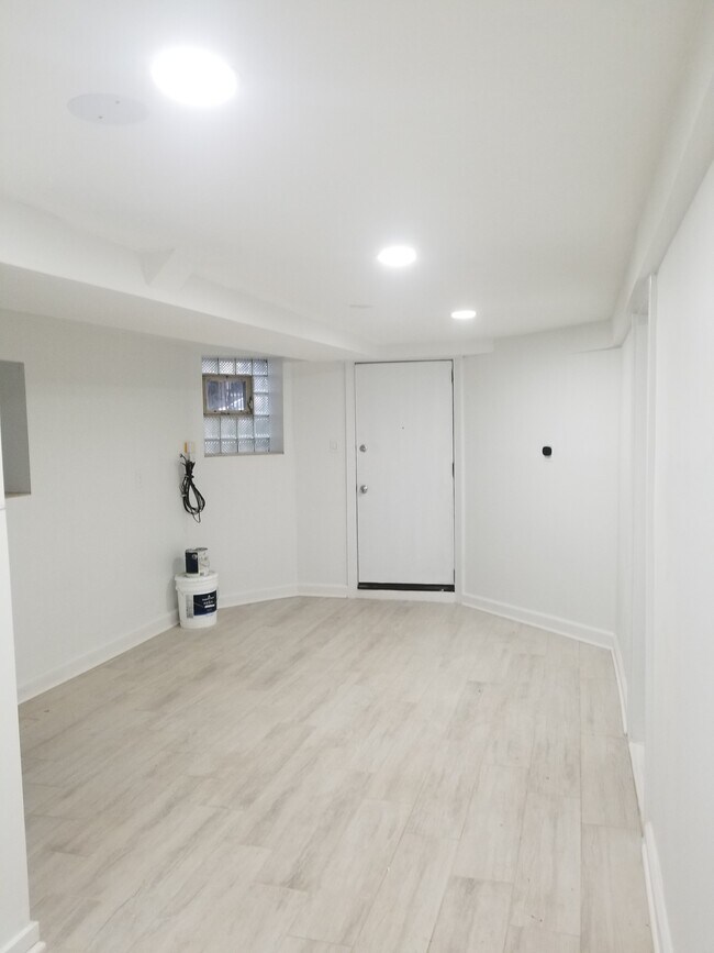 Building Photo - 2707 N Central Park Ave