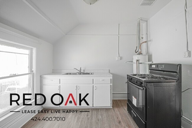 Building Photo - 615 S Soto St