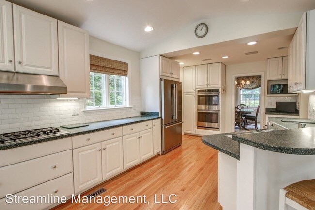 Building Photo - 3317 Tennyson St NW