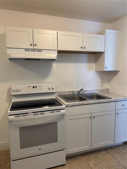 Foto del edificio - 930 Emerald Dr