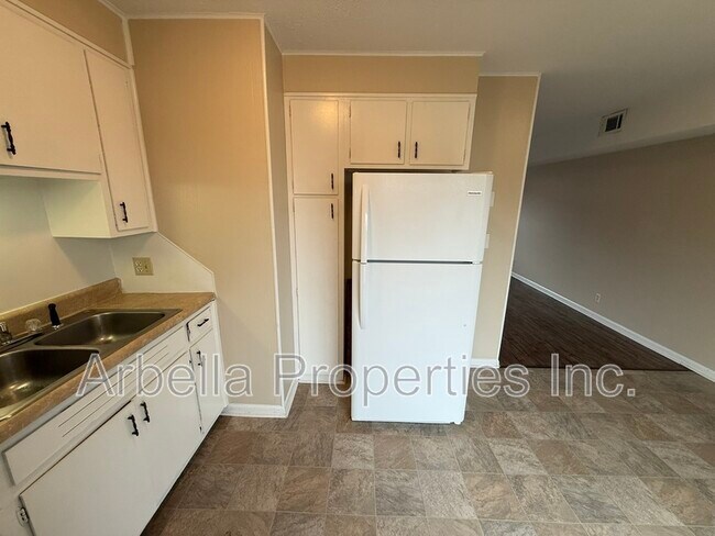 Foto del edificio - 1404 Bloomingdale Rd