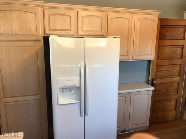Foto del edificio - 3 br, 1 bath House - 301 East Division Street