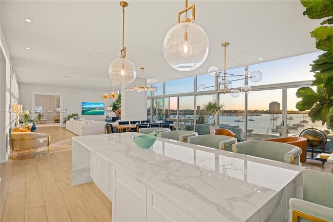 Foto del edificio - 7934 West Dr