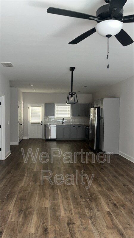 Building Photo - 100 Crest Pointe