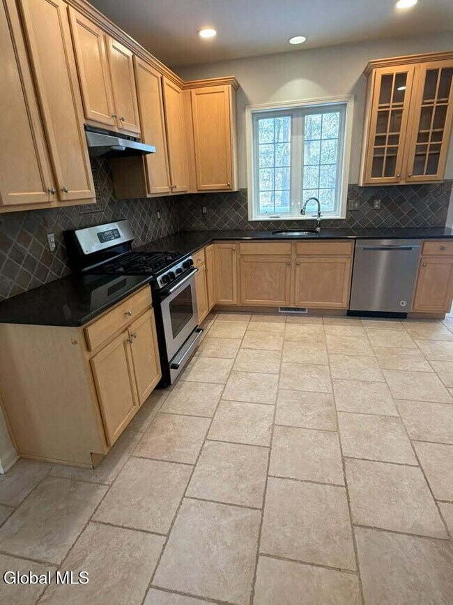 Foto del edificio - 7 Clearwater Ct