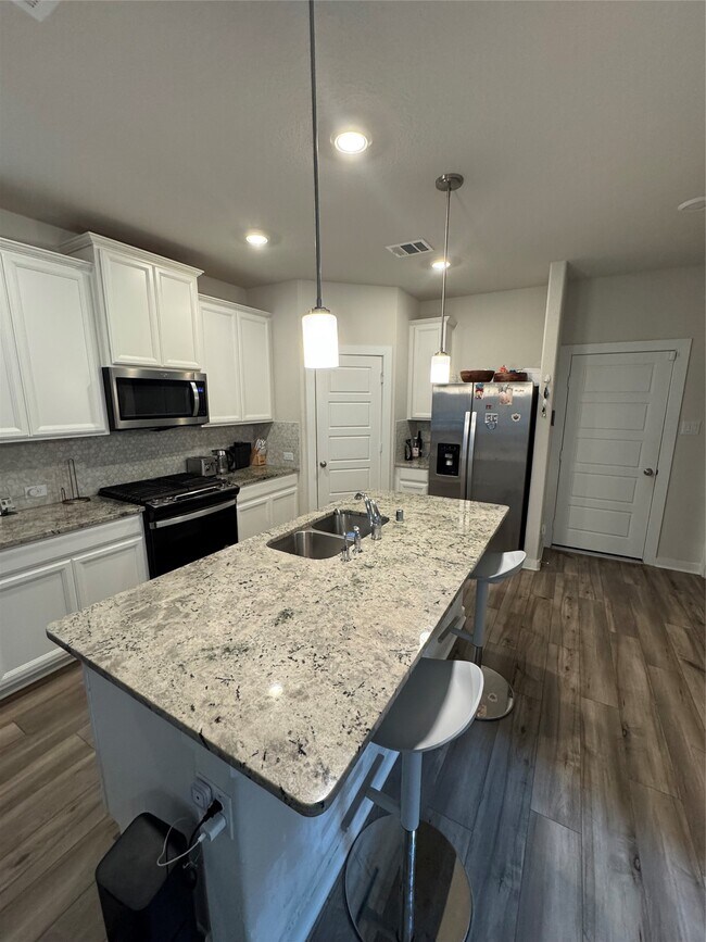 Foto del edificio - 8207 Rising Stream Dr