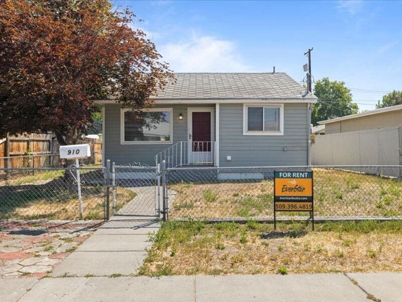 Primary Photo - 910 Winslow Ave