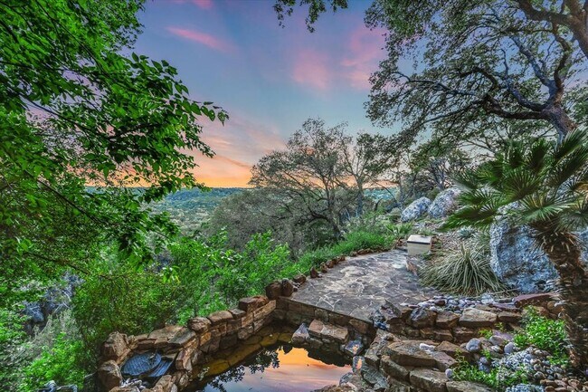 Foto del edificio - 9409 Bell Mountain Dr
