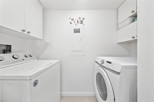 Foto del edificio - 3020 NE 32nd Ave