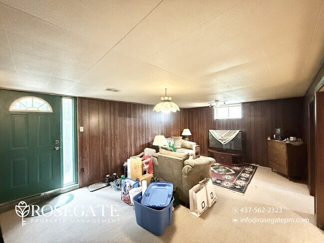 Photo du bâtiment - All-Inclusive 1-Bedroom Basement Apartment with Internet & Cable Included – Scarborough