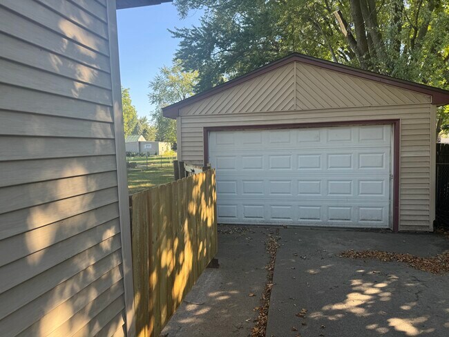 garage and driveway for parking - 1811 Huntington Rd