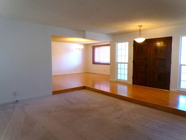 Foto del edificio - Charming 3 bedroom Home Near Beyer High School
