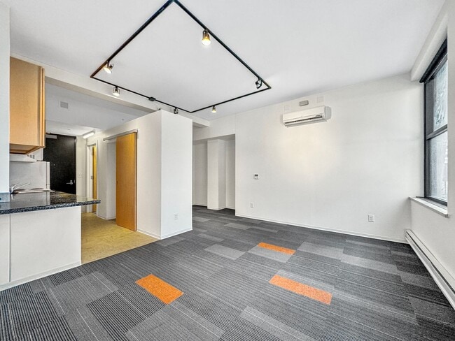 Interior Photo - The Des Moines Building