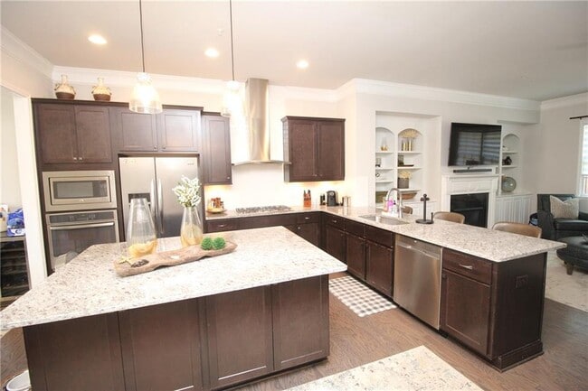 Foto del edificio - 355 Rose Garden Ln