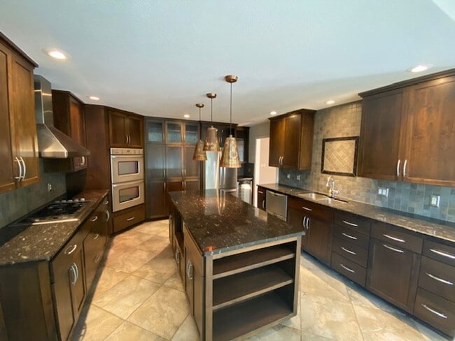 Building Photo - Gorgeous Home In Pinnacle Country Club!