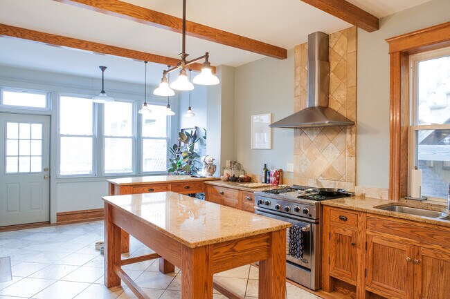 Kitchen and breakfast nook- door to deck, north facing windows - 3304 W Palmer St
