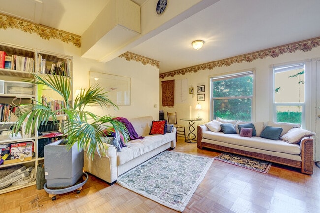 Building Photo - 1421 Landes St