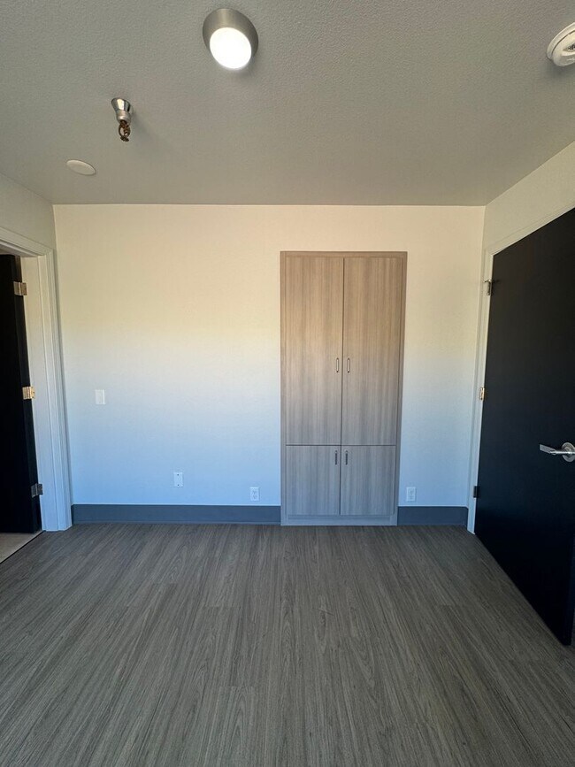 Foto del edificio - 2 bed 2 bath unit - ALL UTILITIES PAID - A...