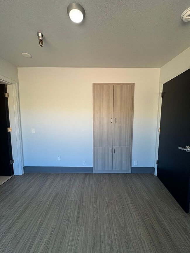 Foto del edificio - Ideal roommate setup: 2-bedroom, 2-bath un...