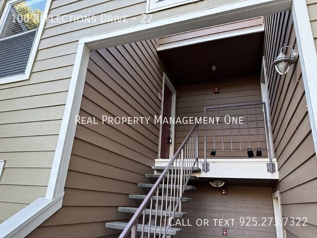 Foto del edificio - 100 Reflections Dr