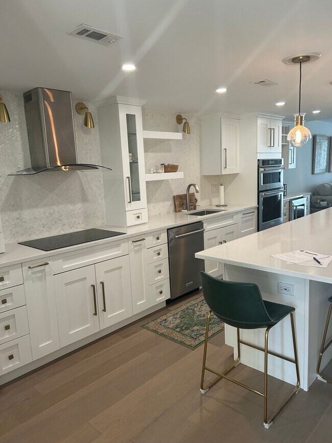 Foto del edificio - 90 Helmsman Way