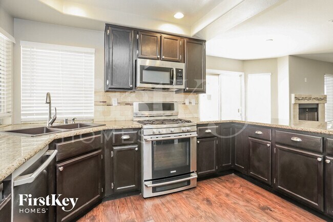 Foto del edificio - 2328 Brighton Shore St