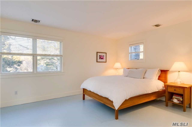 Building Photo - 1373 Peconic Bay Blvd