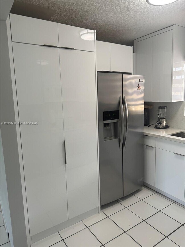 Foto del edificio - 7965 W 30th Ct