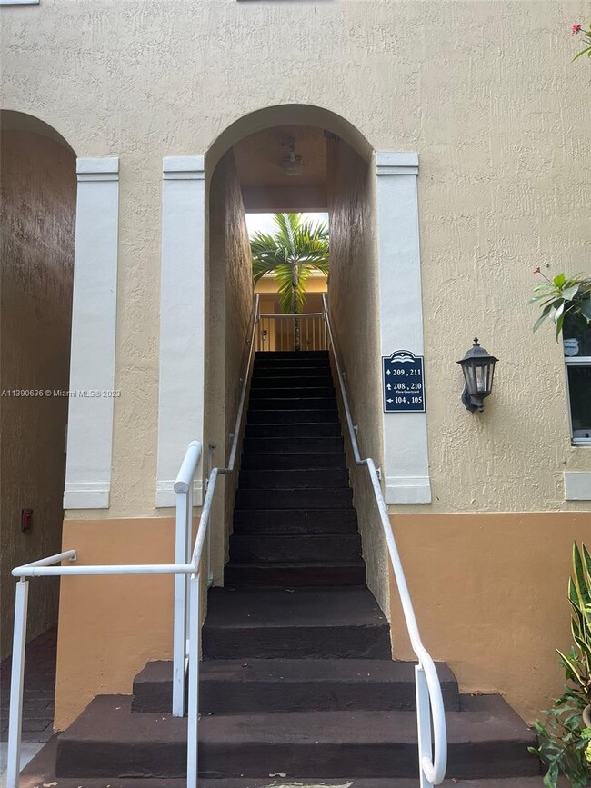 Building Photo - 110 Jacaranda Country Club Dr
