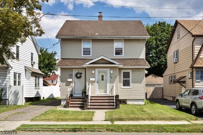 Building Photo - 82 Scrivens St