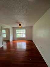 Building Photo - 2025 Dixie Belle Dr