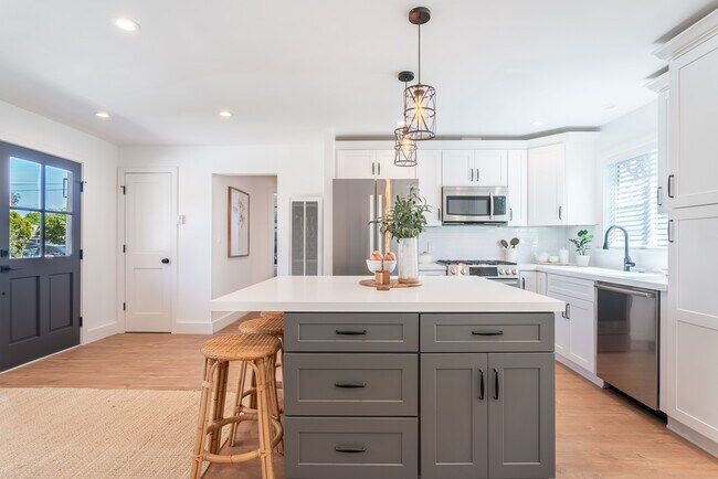 Building Photo - 1003 Pruitt Dr