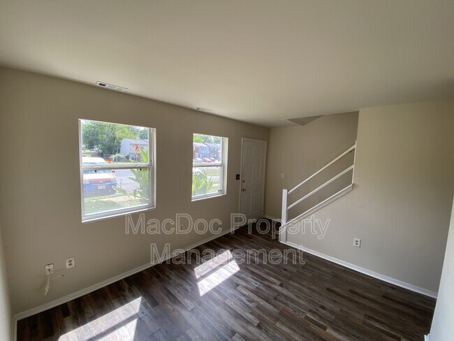 Foto del edificio - 729 Bellows Ave