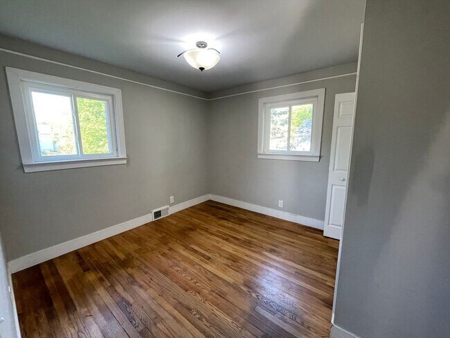 Building Photo - 22011 Maple-