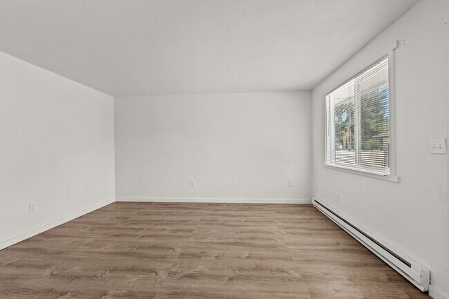 Foto del edificio - 1212-1214 E Boyd Ave