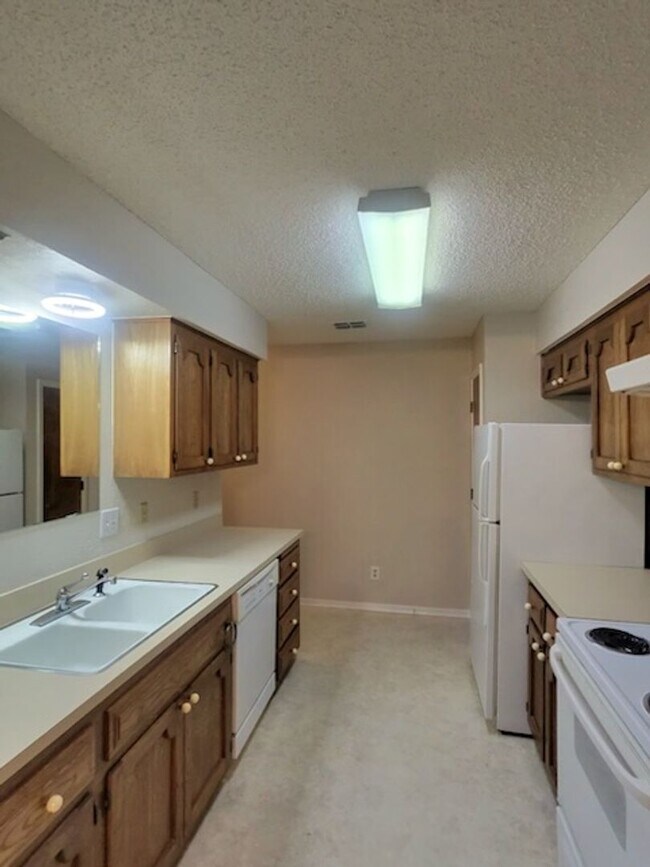 Foto del edificio - 2317 Garden Park Ct