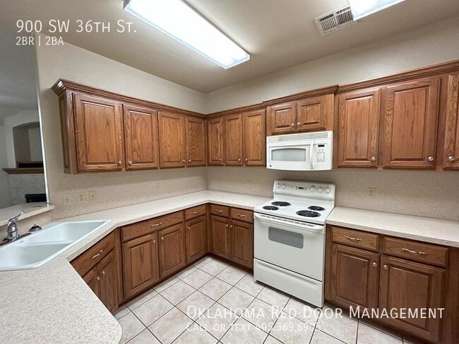Building Photo - 900 SW 36th St
