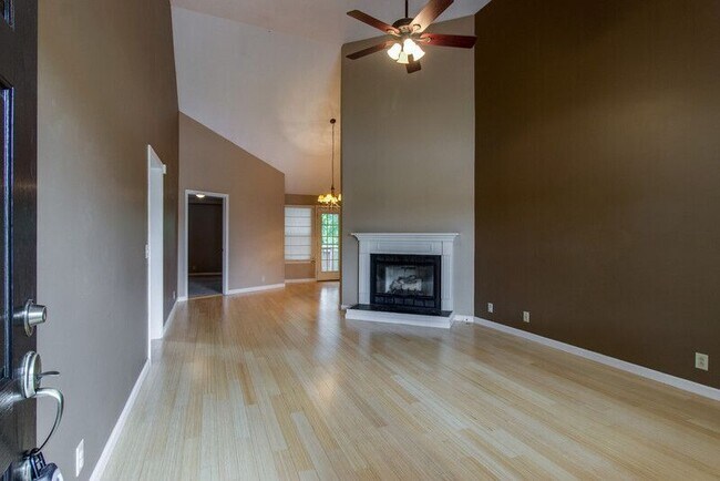 Building Photo - 2208 Bryce Cove