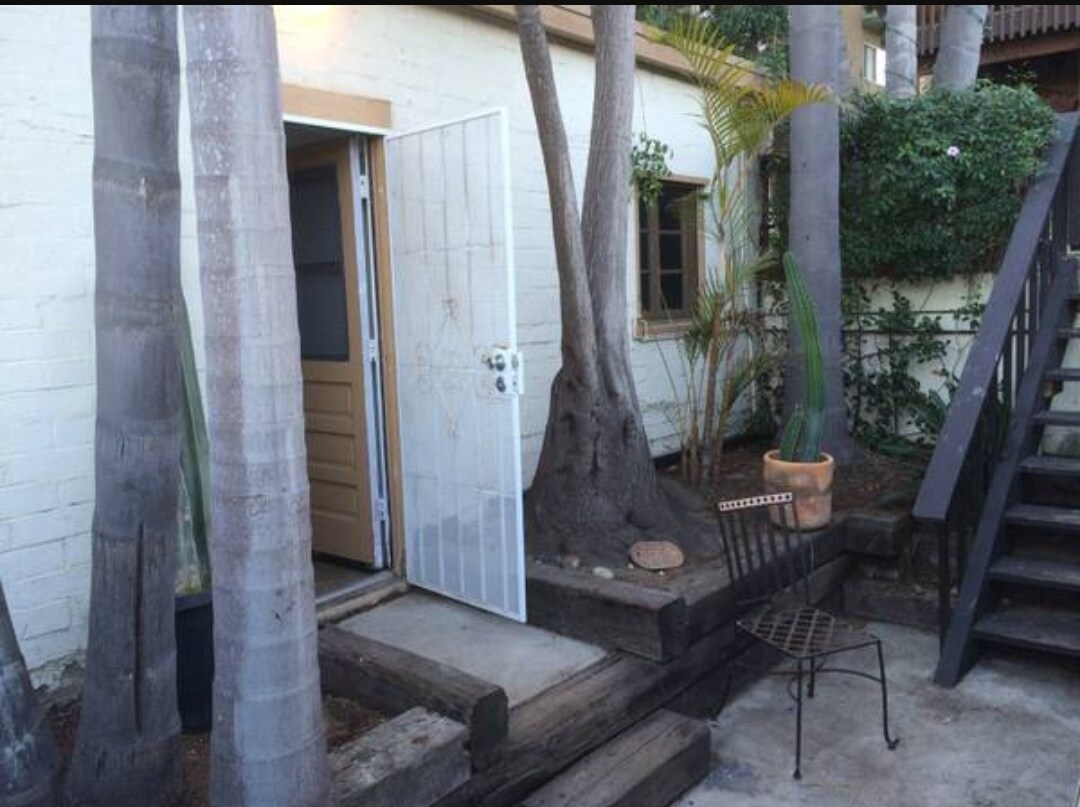 837 4th St Unit Guest House, Encinitas, CA 92024 Apartments in