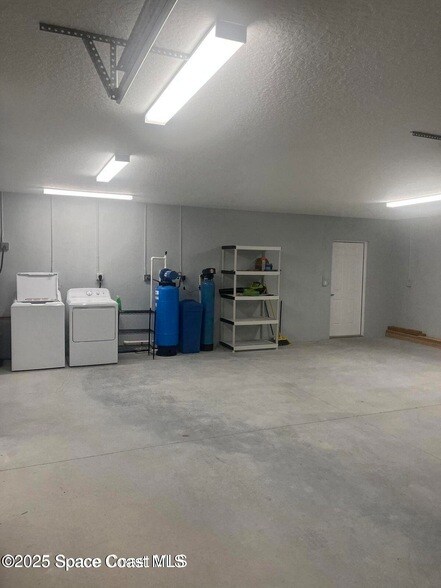 Foto del edificio - 5845 Garretts Rd