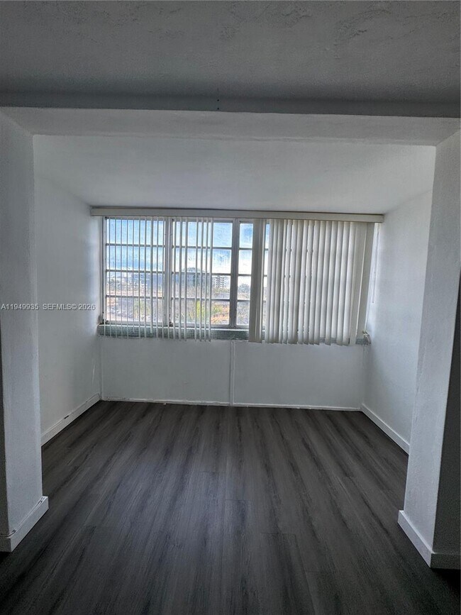 Building Photo - 1475 NE 125th Terrace