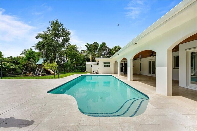 Foto del edificio - 1120 E Tropical Way