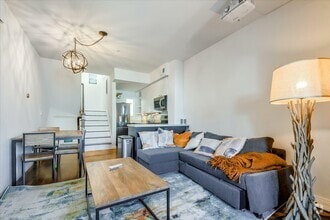 Building Photo - 144 Langton St